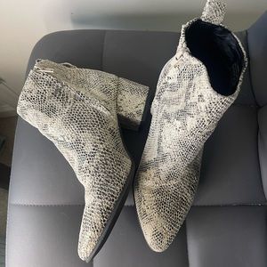 Very G Dynamite Bootie